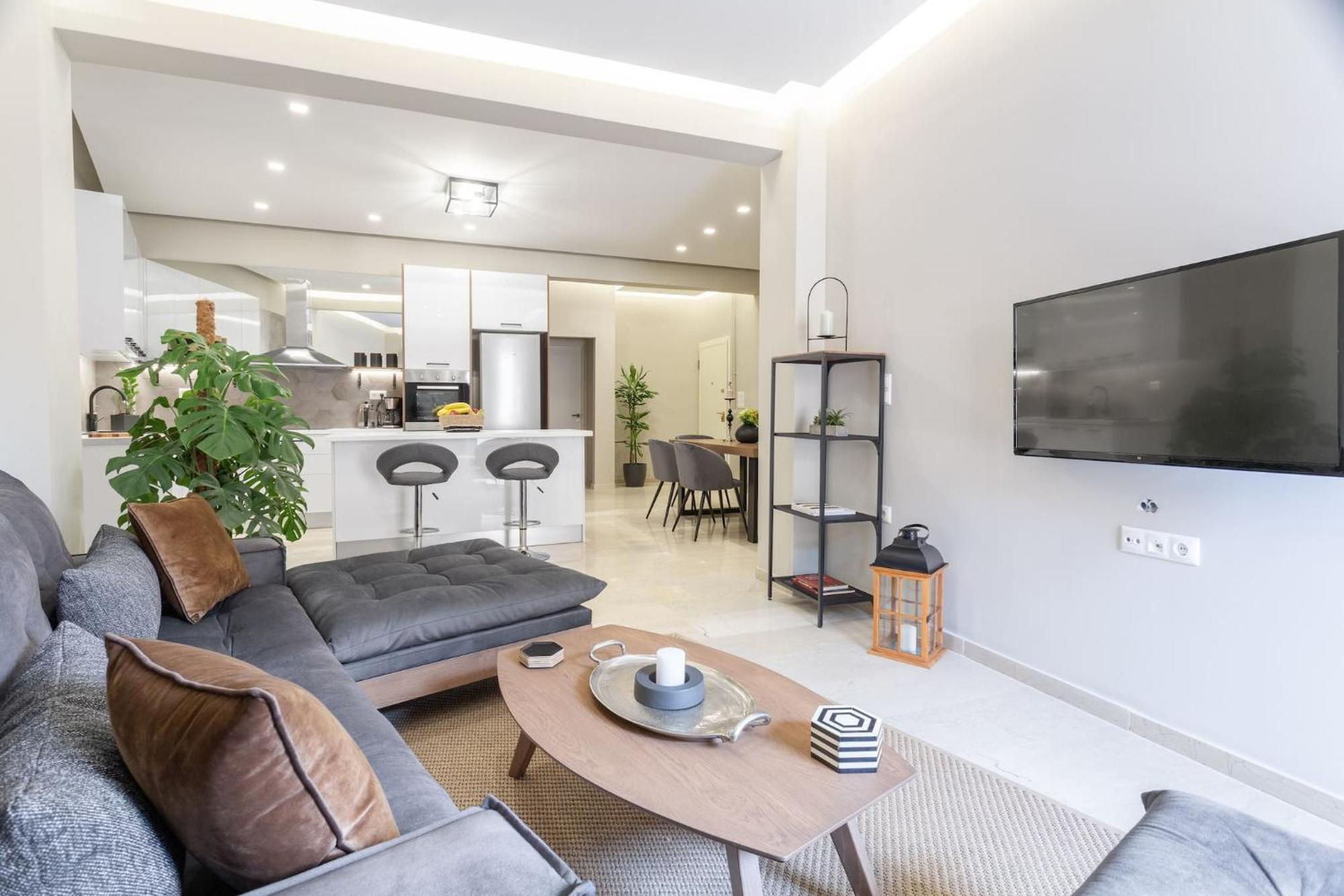 Deluxe 3-Bdrm Urban-Industrial Apt At Acropolis Афины Экстерьер фото