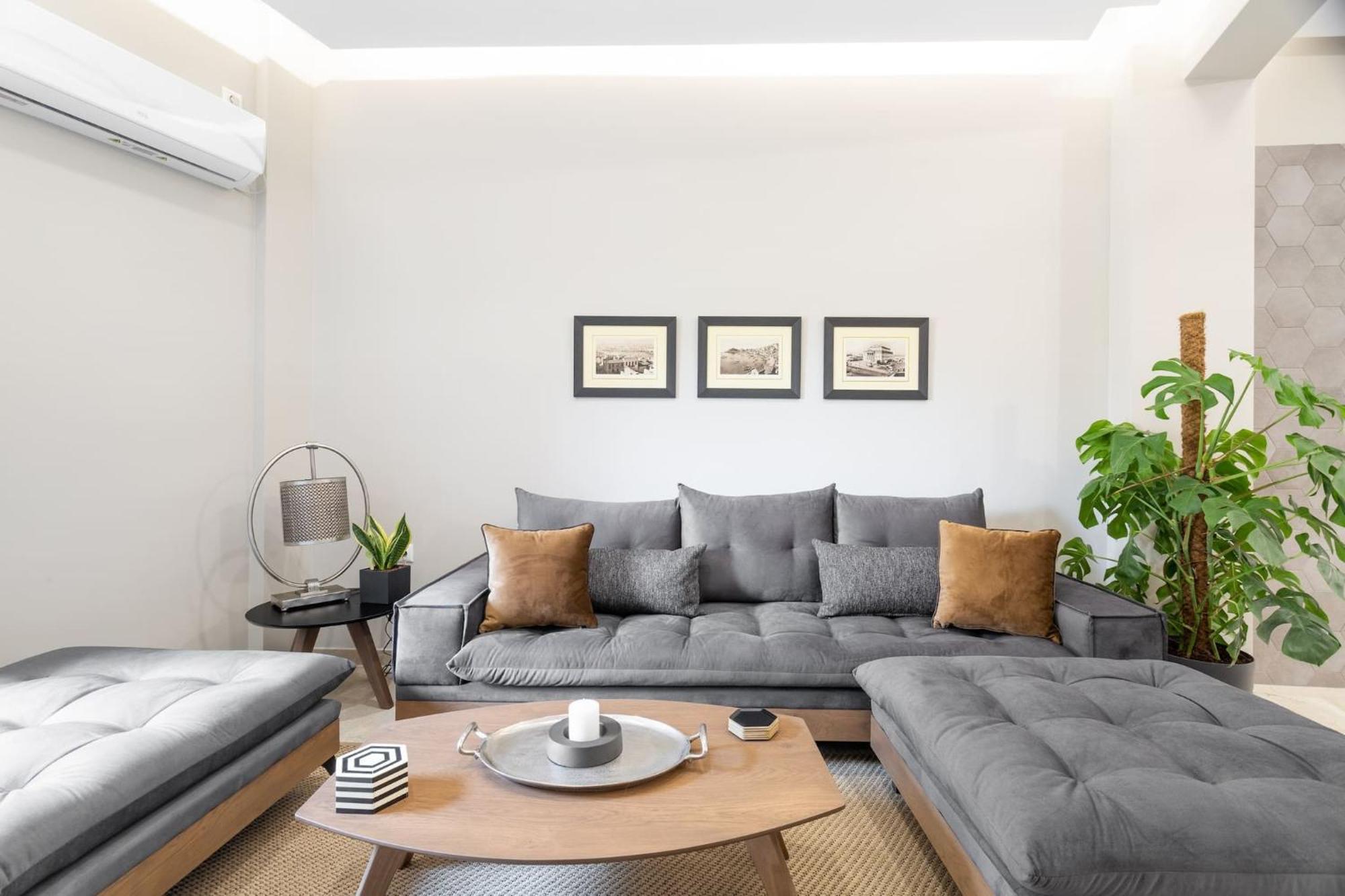 Deluxe 3-Bdrm Urban-Industrial Apt At Acropolis Афины Экстерьер фото